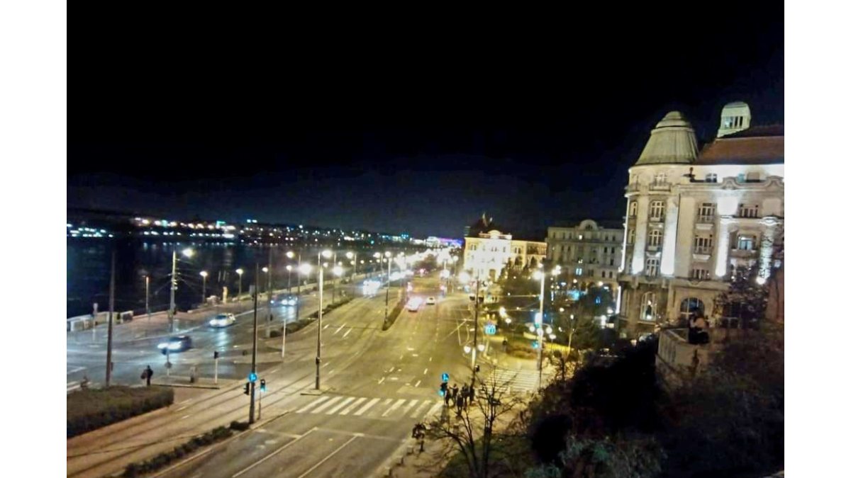 Petres Katalin: Sétáim sora című vers illusztrációja a Múzsák Könyvtárában