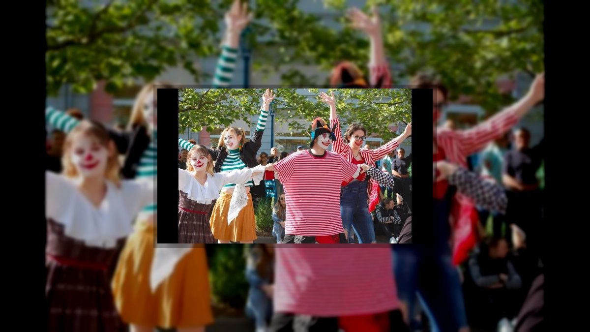 Tasi83: AZ IGAZMONDÓ MESÉJE című novella illusztrációja a Múzsák Könyvtárában.