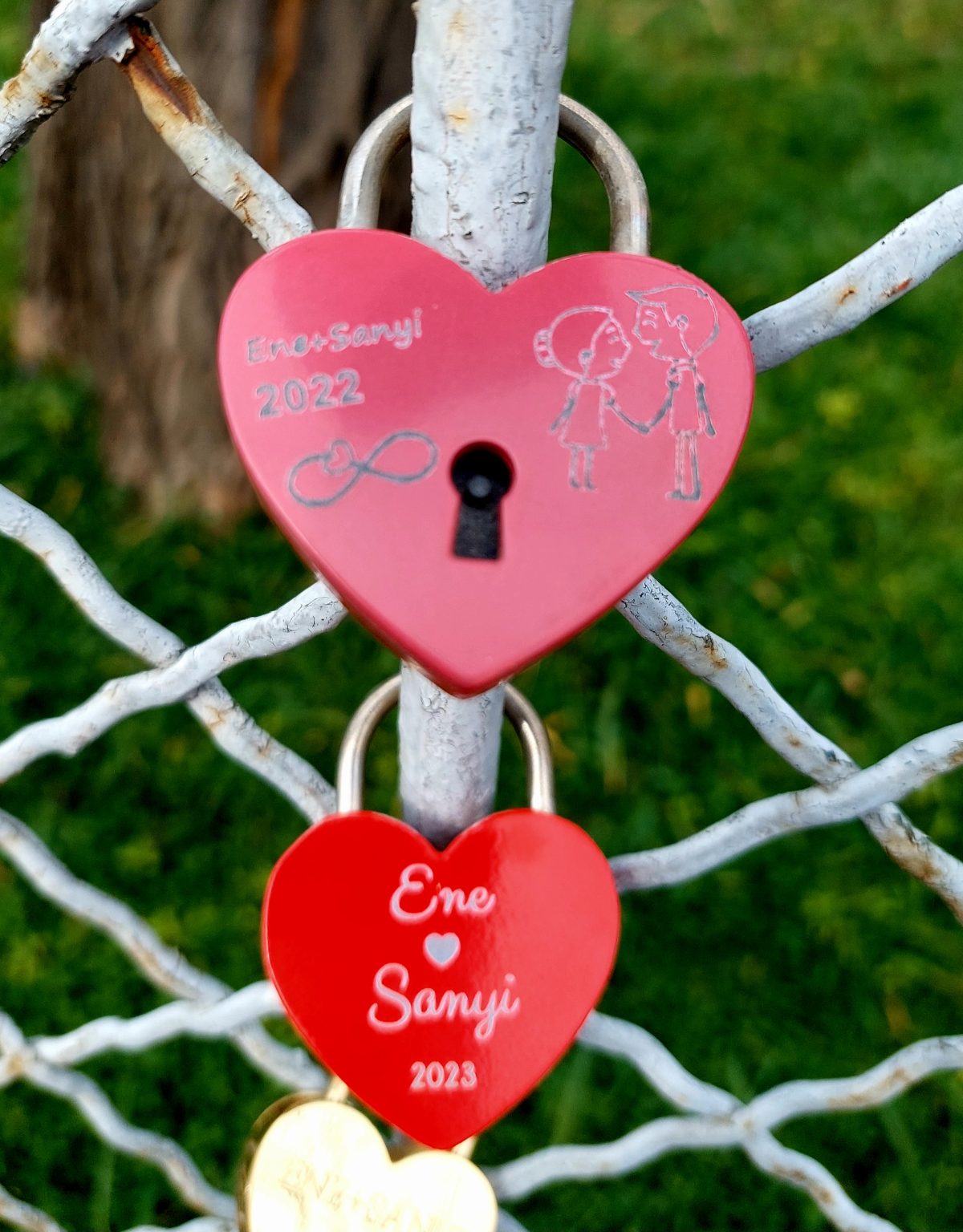 Petres Katalin: Hányféle ölelés? című vers illusztrációja a Múzsák Könyvtárában