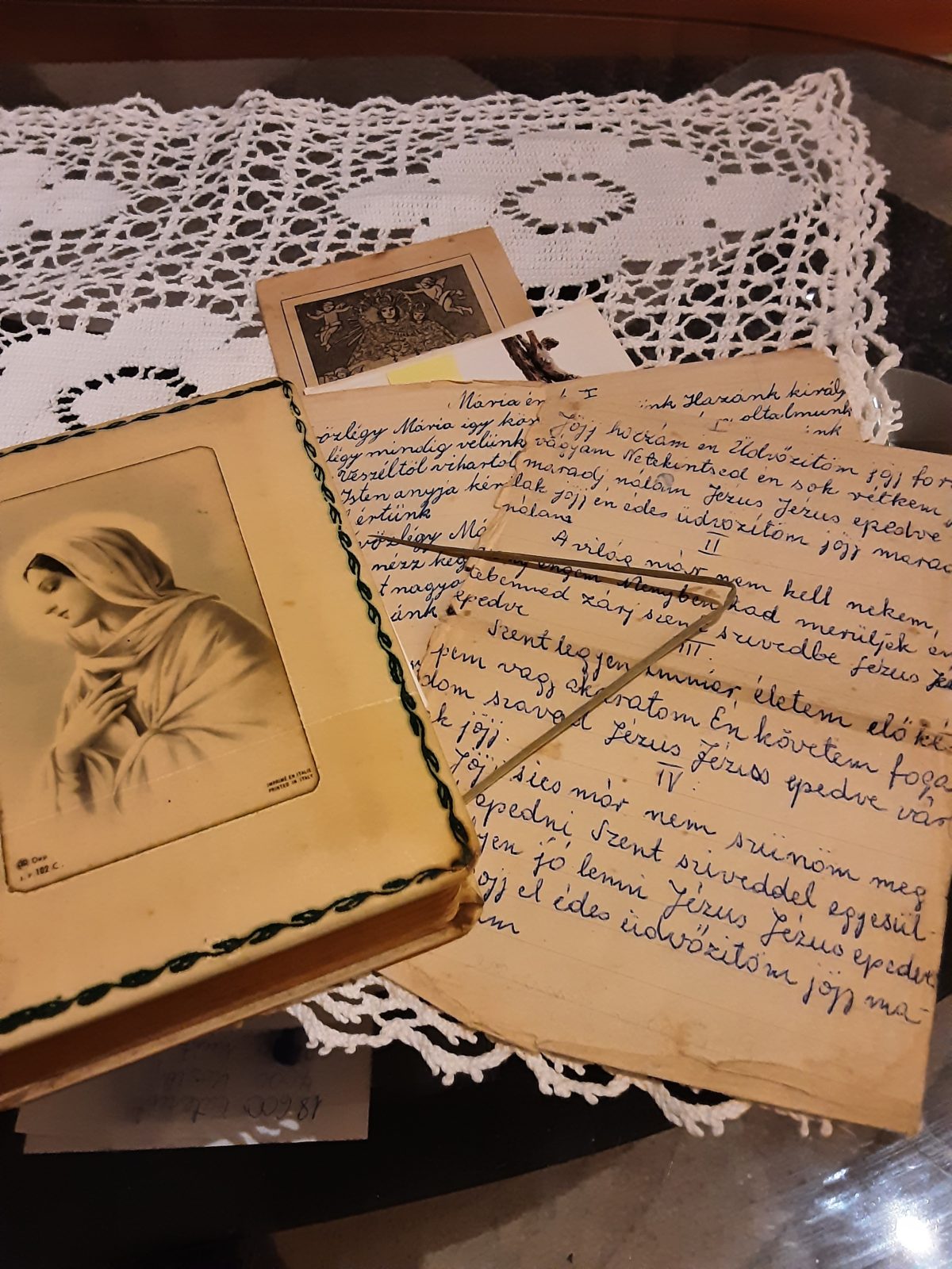 Soósné Balassa Eszter: Imakönyv című vers illusztrációja a Múzsák Könyvtárában